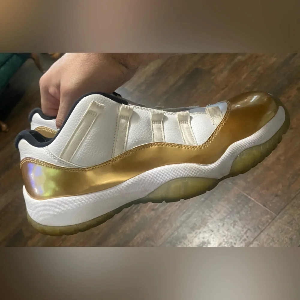 Jordan 11 Retro Low 